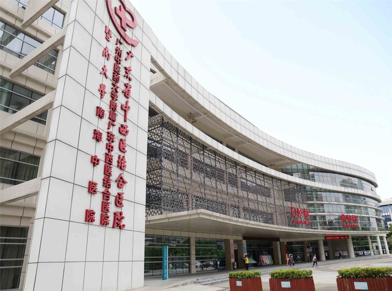 中西医结合医院:融合智慧医械与传统疗法